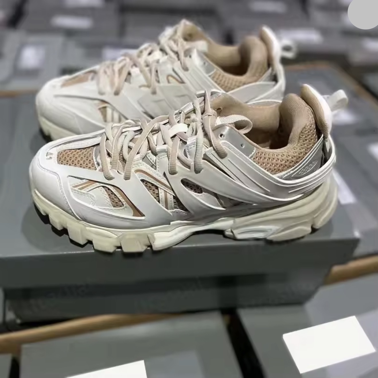 Designer casual sneakers Urban street shoes b3