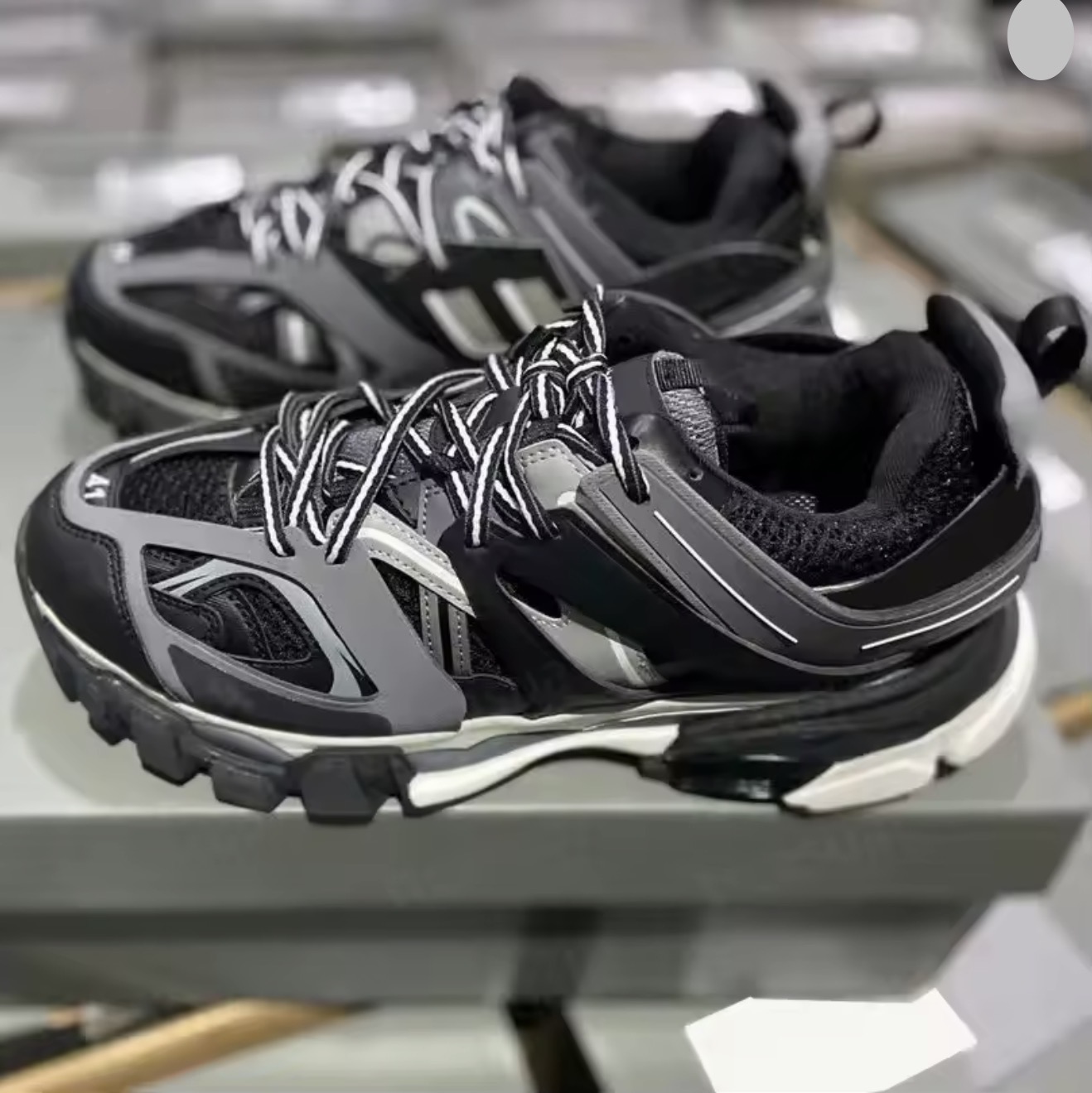 Designer casual sneakers Urban street shoes b1