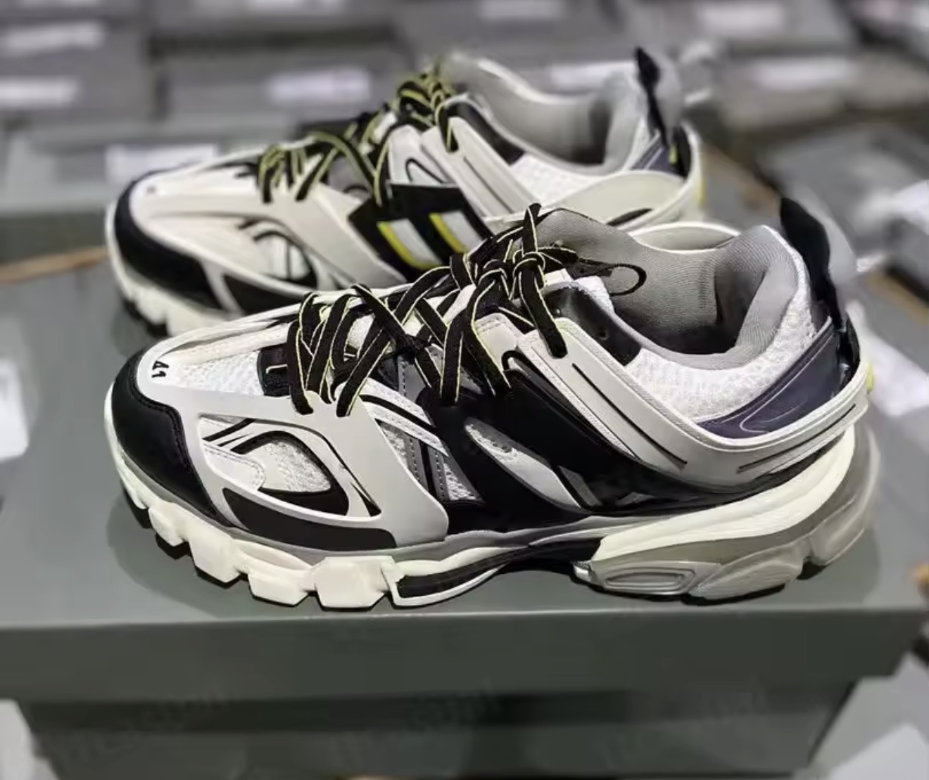 Designer casual sneakers Urban street shoes b7